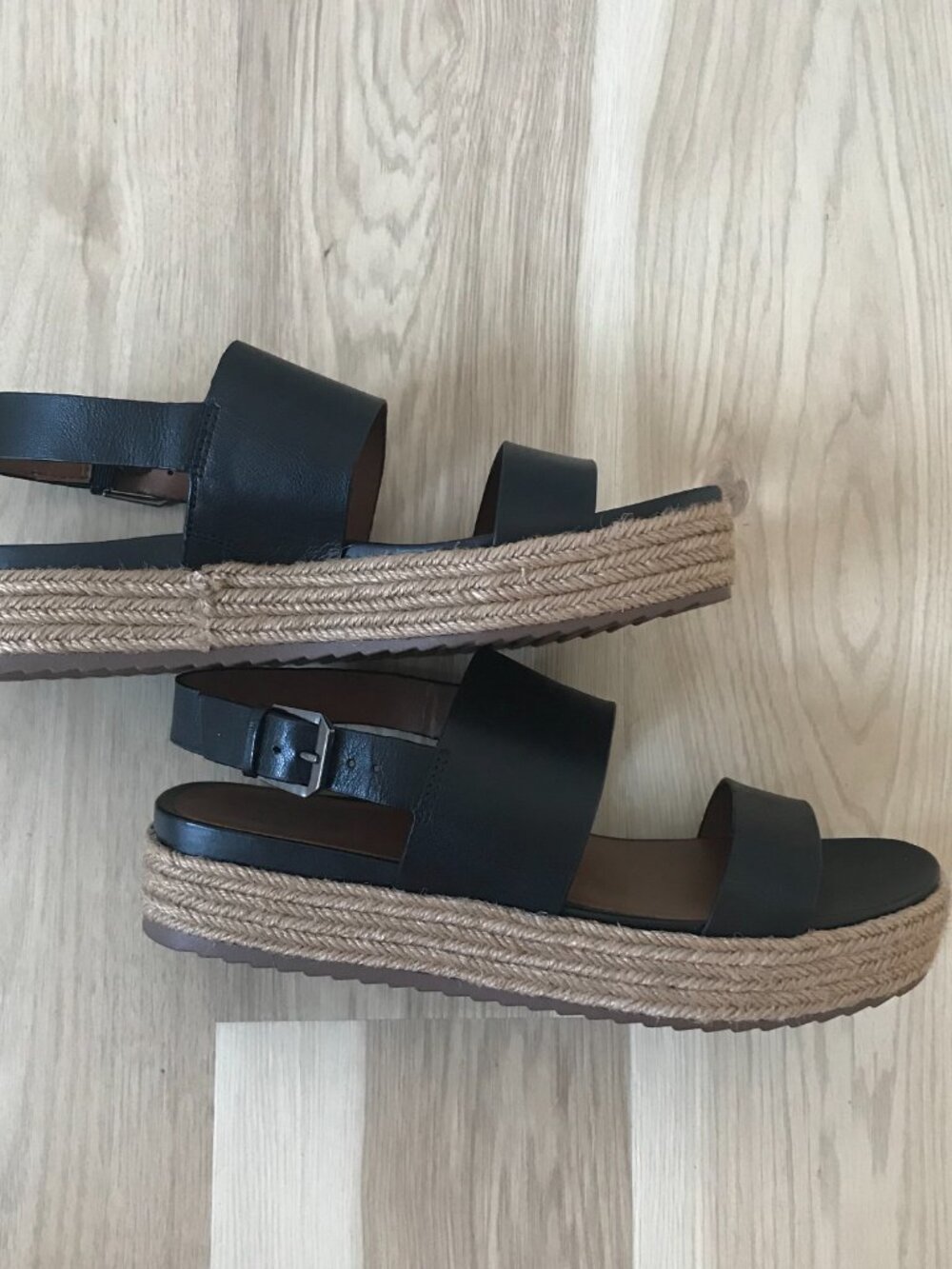 Naturalizer Black Leather Sandals Size 10 Wide ๐ค Classic and Comfortable - Picture 4 of 10